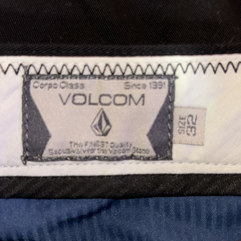Volcom Shorts - Picture 2 of 2